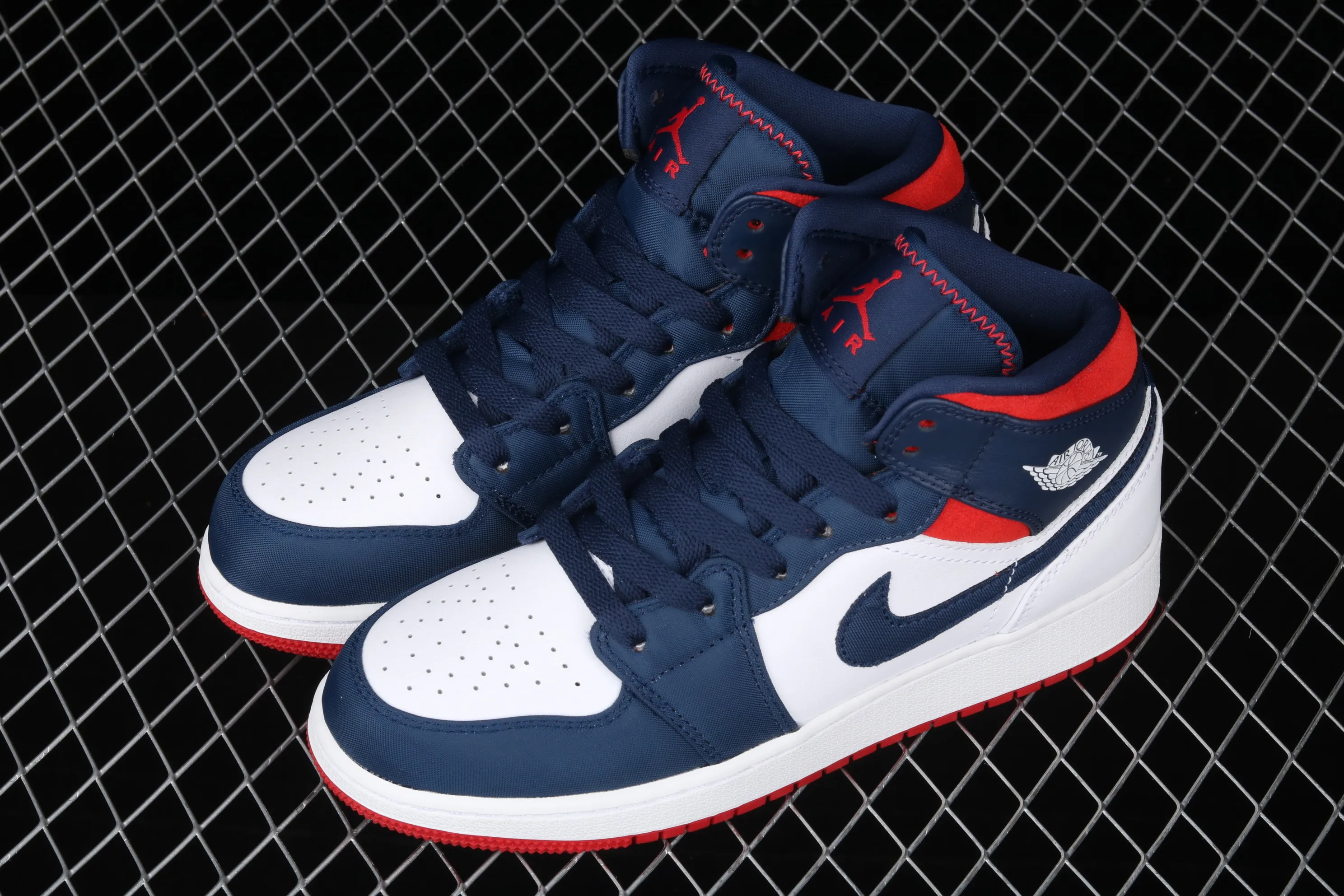 All categories Air Jordan Jordan series basketball shoes Air Jordan 1 Mid G version pure original Air Jordan 1 Mid GS AJ1 Joe 1 Captain America China basketball shoes BQ6931-104